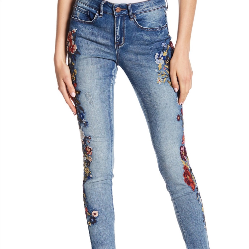 EUC Embroidered William Rast Skinny Jeans Size 28